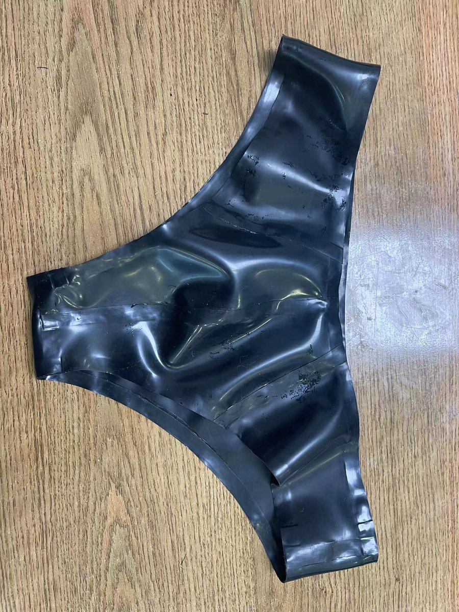 MinimalLatex's tweet photo. Take a look at our latest collection of latex panties—do you see anything you like?
#latexclothing #latexbriefs #latex #minimallatex https://t.co/2D6BQI73Dv
