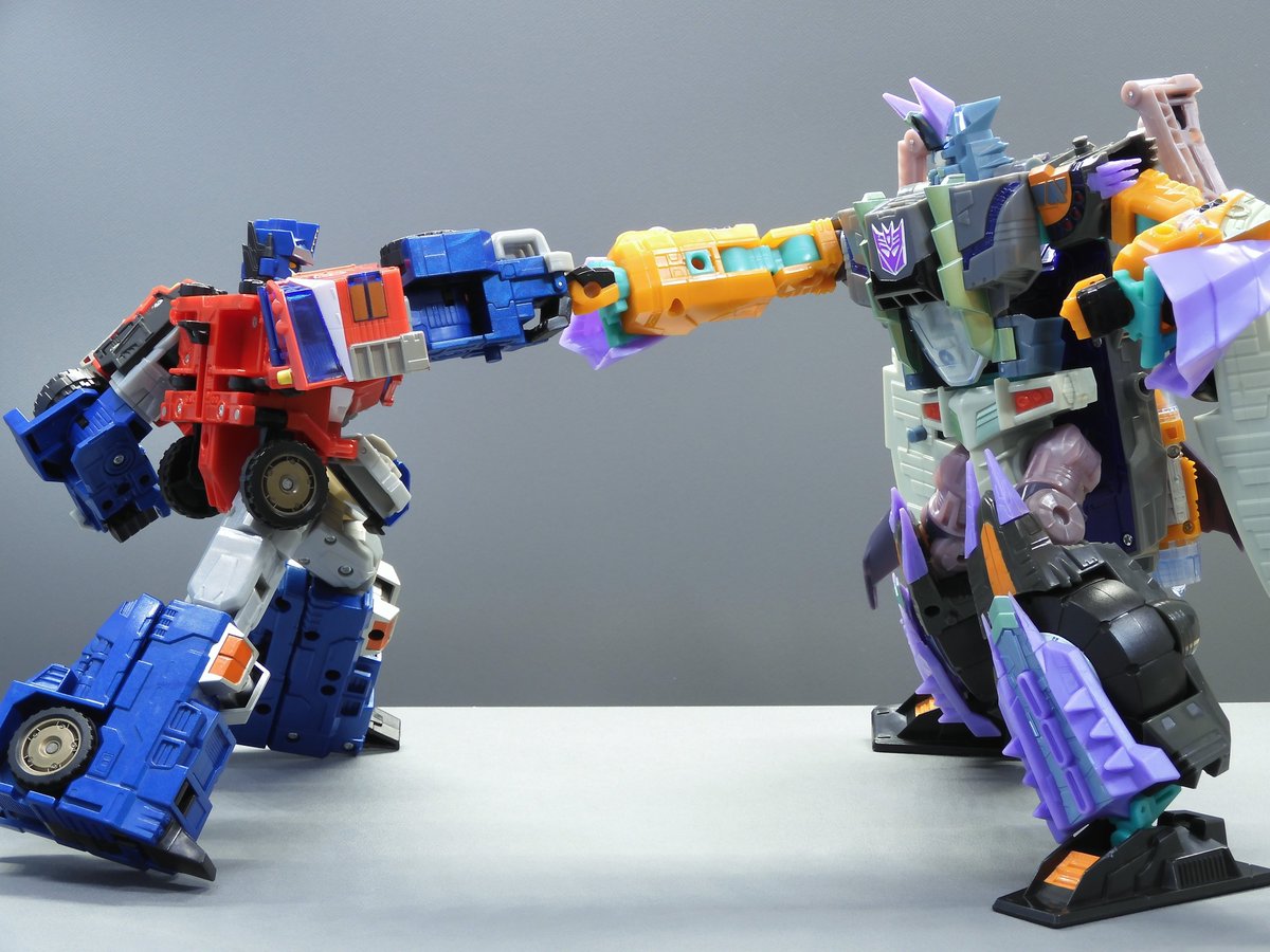gLYjzoShlTvAN0g's tweet photo. 幾度となく拳をぶつけ合っても彼らの信念は相容れない。

#トランスフォーマー
#Transformers https://t.co/zakbhhKx4B