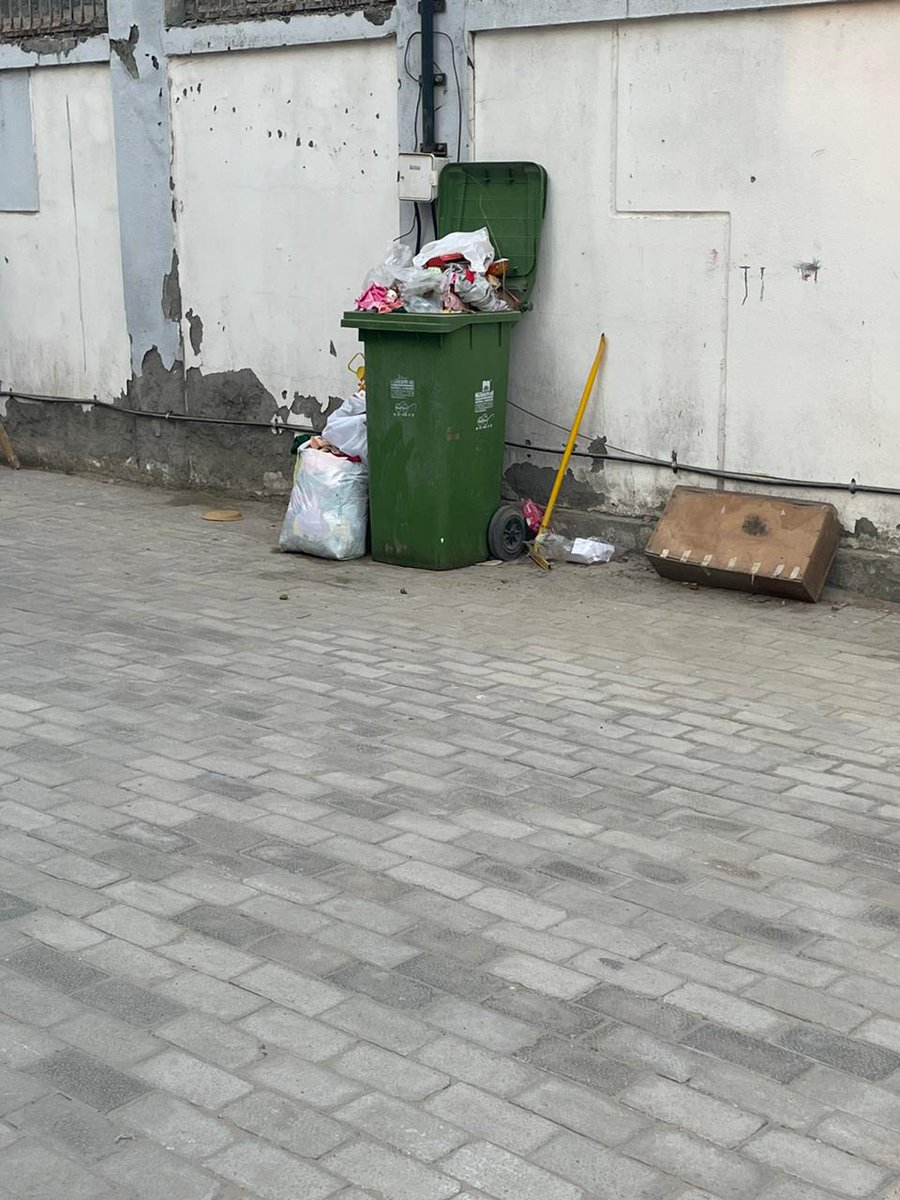 WISH_1982's tweet photo. Swach Bharat Abhiyaan in 
Zara Society by builder # Gurgoan High maintenance charges paid 
Builder inadequate maint.

@PMOIndia @MunCorpGurugram @AHindinews @aajtak @sudhirchaudhary @cmohry @CNBC_Awaaz @ZeeNews @timesofindia @the_hindu @BBCHindi @WHO @MoHFW_INDIA @TimesNow @CNN https://t.co/OS1Kil12BQ