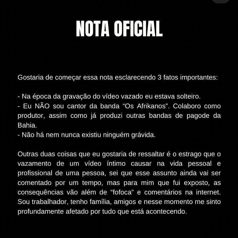 portalvixe's tweet photo. Produtor da banda ‘Os Africanos’ volta atrás e se assume bissexual após ter vídeo de sexo com outro homem vazado na web "fui arrancado do armário" https://t.co/ZQn4Jy2bBd