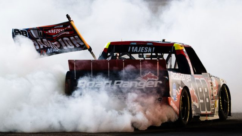🏆 <a href="/TyMajeski/">Ty Majeski</a> claims first career <a href="/NASCAR_Trucks/">NASCAR CRAFTSMAN Trucks</a> Series title at Phoenix Raceway 
nascar.com/news-media/202…