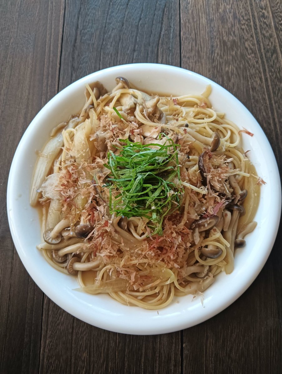 mao_mandala's tweet photo. きのこと大葉の和風スパゲッティを作った。

#手作り料理
#料理記録
#和風スパゲッティ
#おうちカフェ 
#おうちごはん
#おうち時間
#スパゲッティ好き
#パスタ好き https://t.co/Arf6J1lJJl