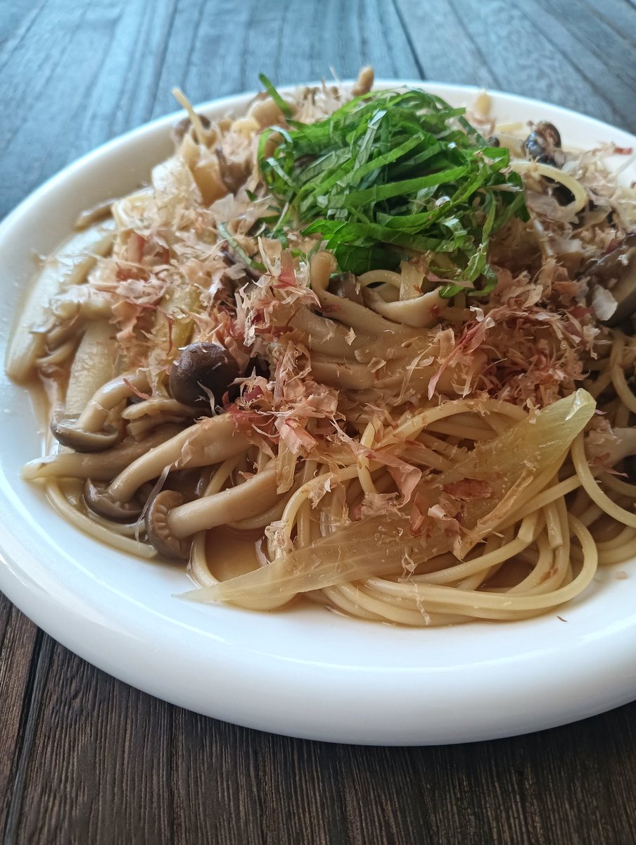 mao_mandala's tweet photo. きのこと大葉の和風スパゲッティを作った。

#手作り料理
#料理記録
#和風スパゲッティ
#おうちカフェ 
#おうちごはん
#おうち時間
#スパゲッティ好き
#パスタ好き https://t.co/Arf6J1lJJl