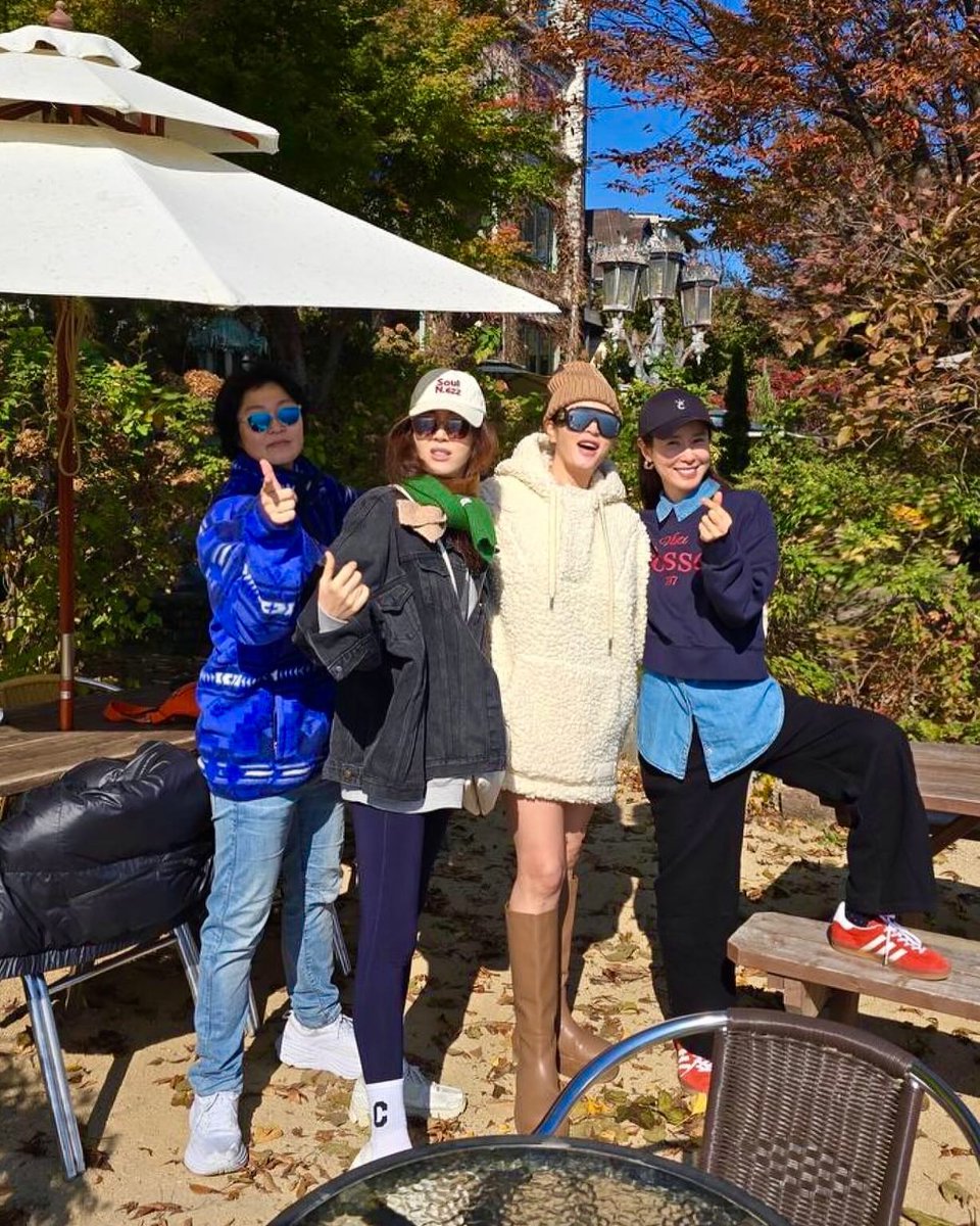 Gale_T22's tweet photo. ❤️❤️❤️❤️❤️
#คิมฮเยซู #김혜수 #kimhyesoo
#ซงยุนอา #송윤아 #SongYoonAh #อีแทรัน #이태란 #LeeTaeran #ฮันโกอึน #한고은 #HanGoEun https://t.co/Wtuk5k8C8p