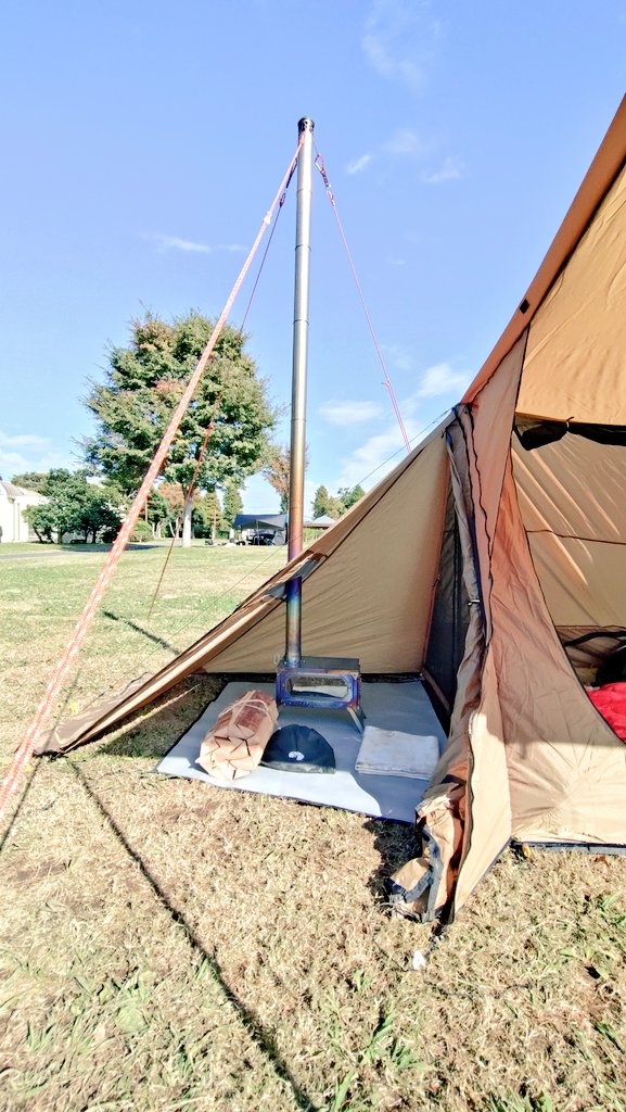 minoru_camping's tweet photo. #パップテント デビュー!🏕️
#薪ストーブ 今シーズン初インストール!🔥
居住性バッチリ!😍
👏🏻👏🏻👏🏻👏🏻👏🏻👏🏻👏🏻👏🏻
#POMOLY #ボモリー
#STOVEHUT70 3.0 #軍幕テント
#TBrickMini 2.0 https://t.co/KuYtqygq4N