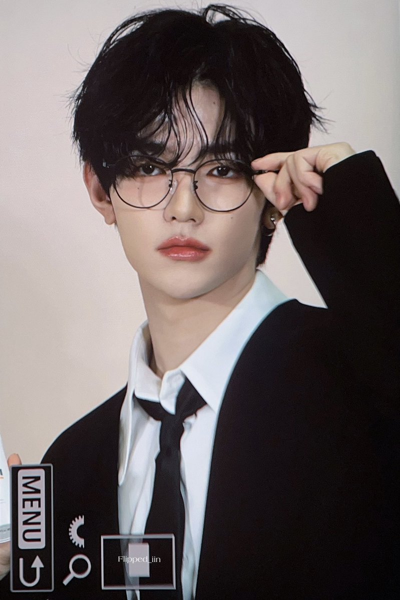 Flipped_iin tweet picture
