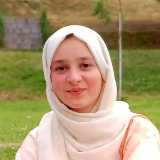 Drugmullaw's tweet photo. Aayat Ehsan from RP School shines bright, securing First Position in class 10th with an incredible 498/500 #AcademicExcellence #TopScorer #ProudMoment #FutureOfKupwara  #KupwaraYouthShining #KupwaraYouthIcons https://t.co/sRNNiGMwle
