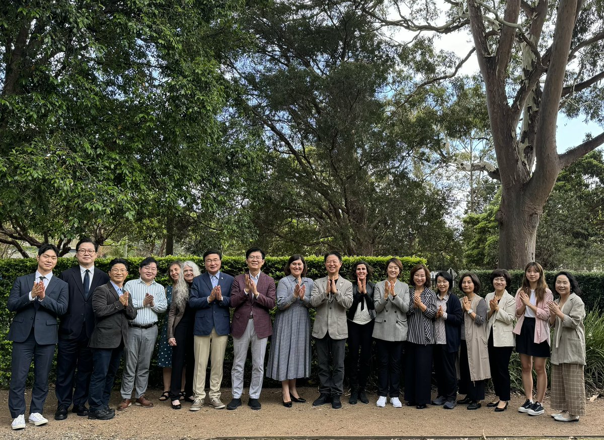 Sana Zreika (@sanazreika4) on Twitter photo Honored to host a delegation from the National Assembly of the Republic of Korea at <a href="/SCLanguages/">Secondary College of Languages</a> today! We showcased our vibrant Korean language program, celebrating our dedicated teachers and exploring ways to deepen cultural & educational ties between our nations.🇰🇷🤝 Honored to host a delegation from the National Assembly of the Republic of Korea at <a href="/SCLanguages/">Secondary College of Languages</a> today! We showcased our vibrant Korean language program, celebrating our dedicated teachers and exploring ways to deepen cultural & educational ties between our nations.🇰🇷🤝