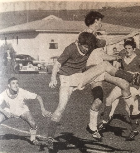 Elizabeth Vale vs Elizabeth Thistle in a 1967 SAASL match. 0-0
A nice old Holden in the background.