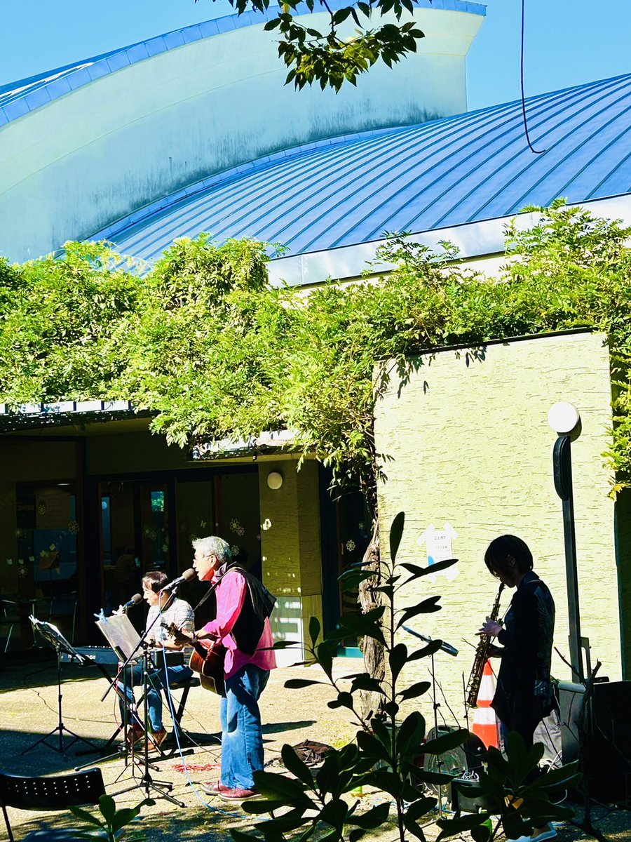 ryo78748880's tweet photo. 先日のたらみ図書館ライブ。今日図書館の方からお礼の電話いただき「大草（ましゃのおばあちゃんちの地区）の方も来られてて大変喜ばれてました！」と嬉しいお言葉を。大草は今過疎化進んでて街の活性化のために何か力貸してほしい！とも。もちろん喜んで！！
＃たらみ図書館
＃福山雅治
＃BROS1991 https://t.co/DcV83kiuJw