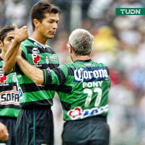 Rhevolver's tweet photo. Y pensar que el Santos Laguna en algún momento imponía respeto con estos dos cabrones https://t.co/SglQwldjoL