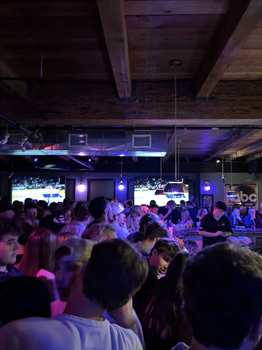 KonaBigWavey's tweet photo. Columbia, I am inside you #harpos https://t.co/mhR4rJ9sqA