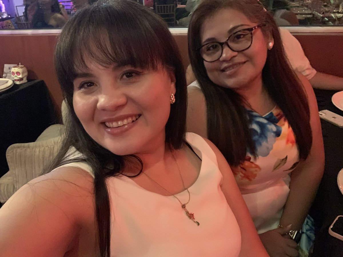 CathyaLuna's tweet photo. Noche de chicas !!! https://t.co/DOHzCzo1cA