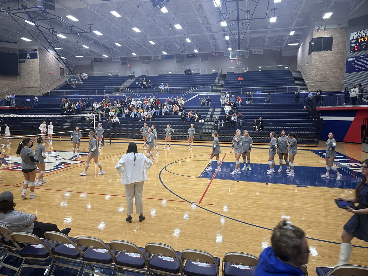 LJavandoost's tweet photo. The best way to spend a Friday night is watching some Walnut Grove volleyball with my girl! And to sweeten the deal, a world-famous @HardysCafe_WGHS chocolate chip cookie on Monday! #GoCats #TheStandard https://t.co/5QCgseYNd6