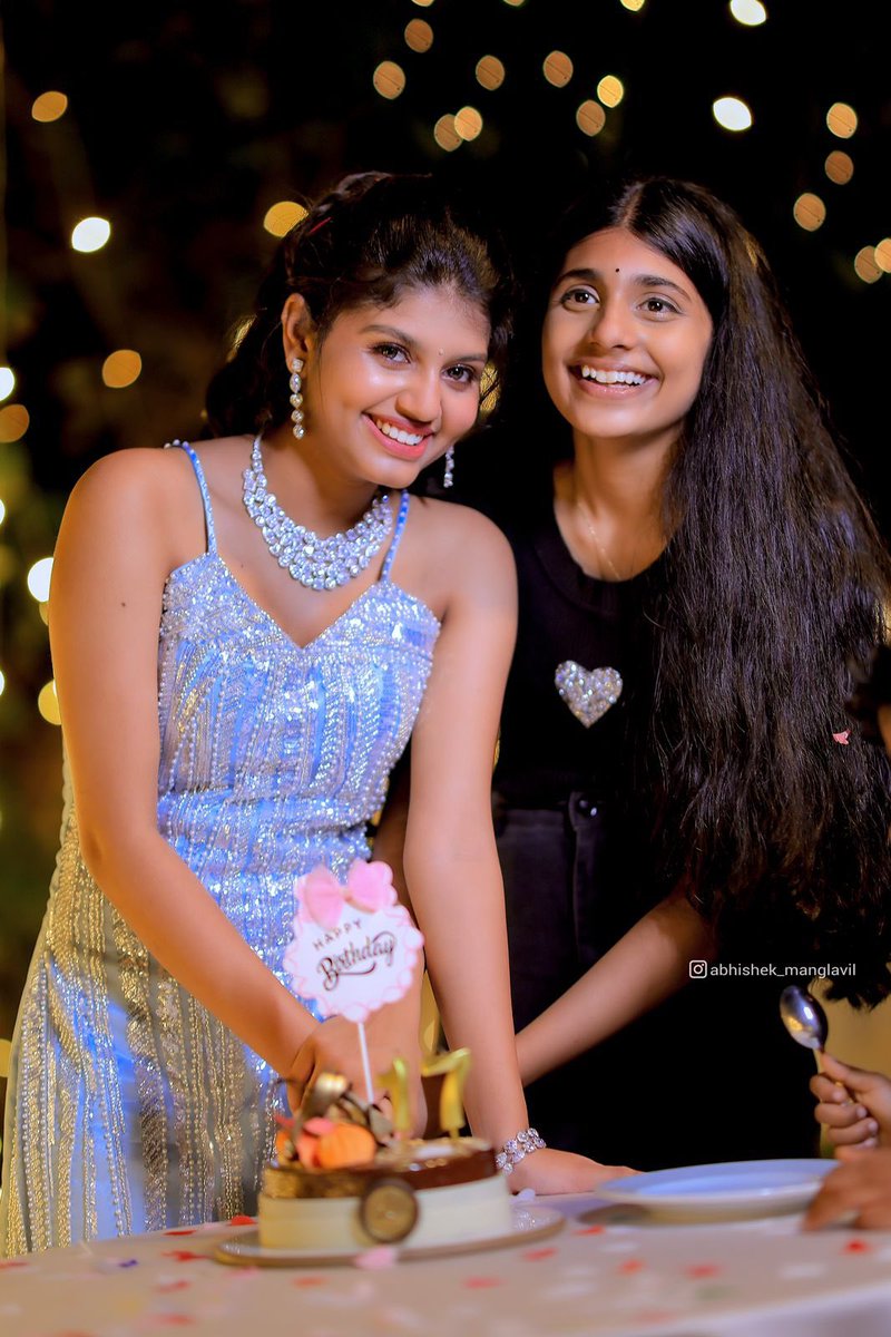 NidiAgarwal's tweet photo. My fav #Nivedyanivy #letha #lanja https://t.co/Vc0FoZlXDK