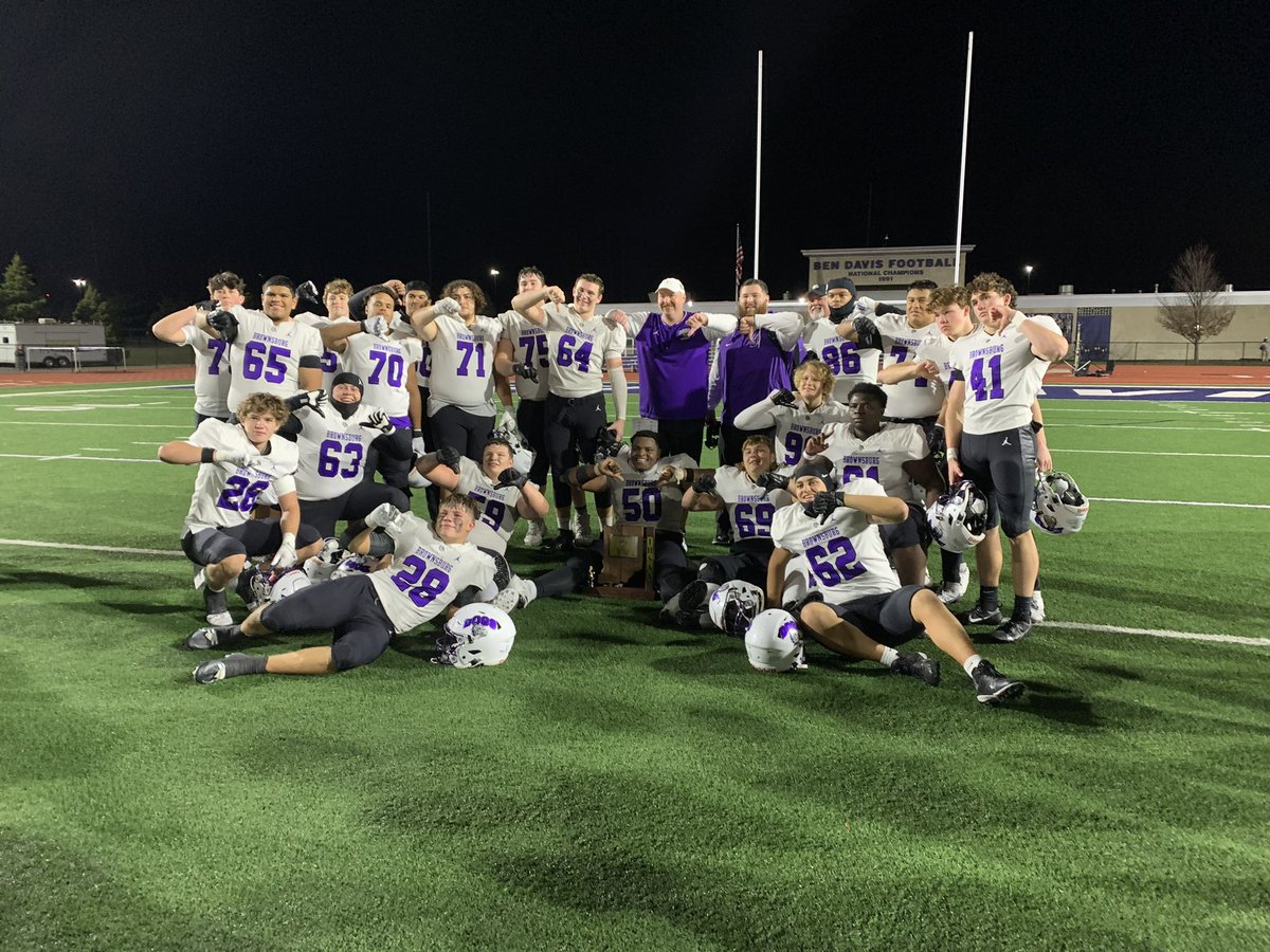 CoachJohnson_us's tweet photo. So proud of this group! Sectional champions!! #us #dmgb 👎🏻 https://t.co/j42K7d9GCg