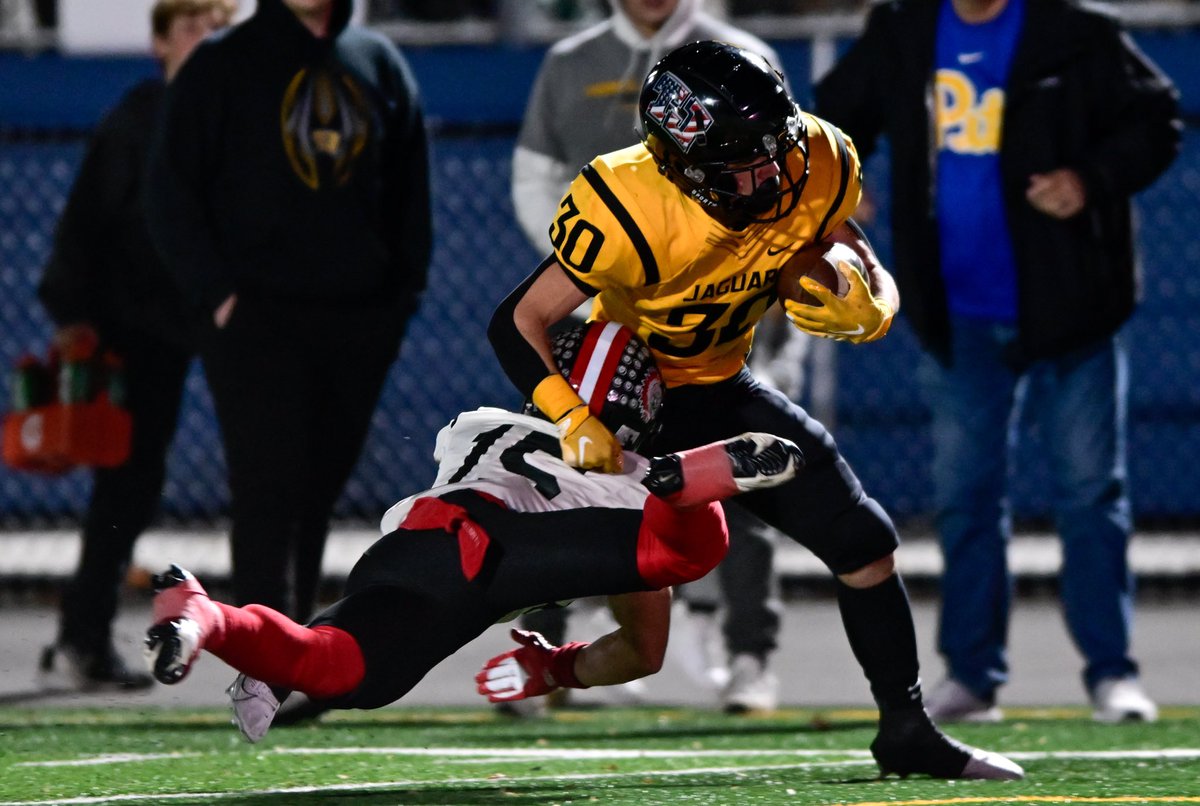 ThompsonFoto12's tweet photo. FINAL here in the @wpial7 4A semi final at CV, the #JagMachine came out strong and dominated most of the night to get the “W” over a great @1aliquippa team. @TJHSJaguars @wjhsd @dirty_jag with face @McKeesportArea @McKTigersFBin the 4A championship at Norwin. @NateBreisinger has the recap over at @PghSportsNow. @WPIAL_Blitz @wpialsportsnews @wpialsportsnews @1aliquippa #WPIAL #Road2Norwin