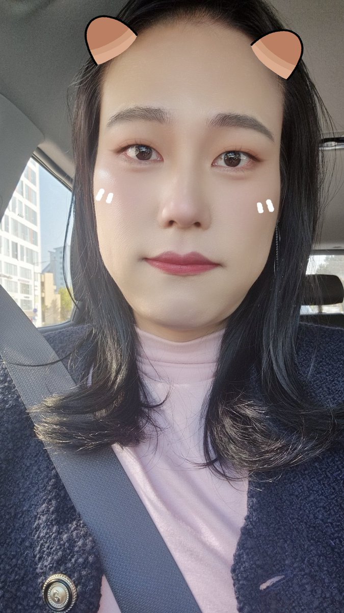 날이 좋아서 화장하고 나오긴 했는데 갈때가 병원밖에 없엉