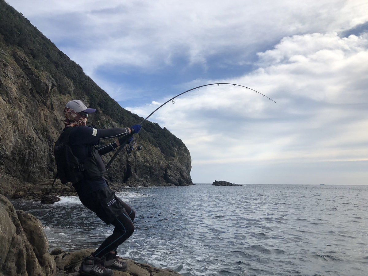 戦えないサイズの根魚掛けて根化けしました
クエか？