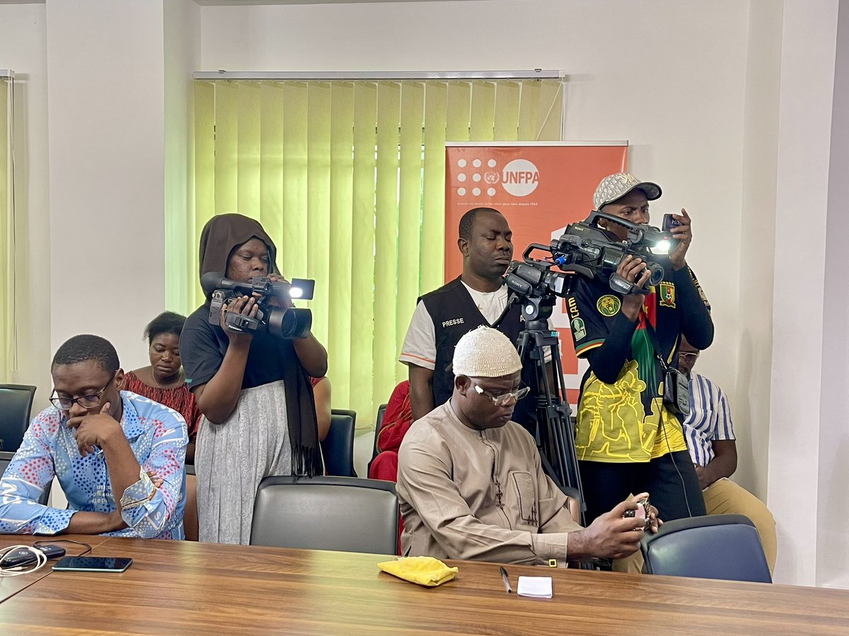 UNFPACameroon's tweet photo. #RDinCameroon:Ahead of Dr. @SennenHounton, Regional Director @UNFPA_WCARO ‘s visit to 🇨🇲,media partners were received @UNFPACameroon premises for a press briefing with RR @DrJustinKoffi presenting the objectives &amp; agenda of the said visit. 

More details👇🏾
https://t.co/8LOPgxjpPT https://t.co/NfjnLa3c4Y