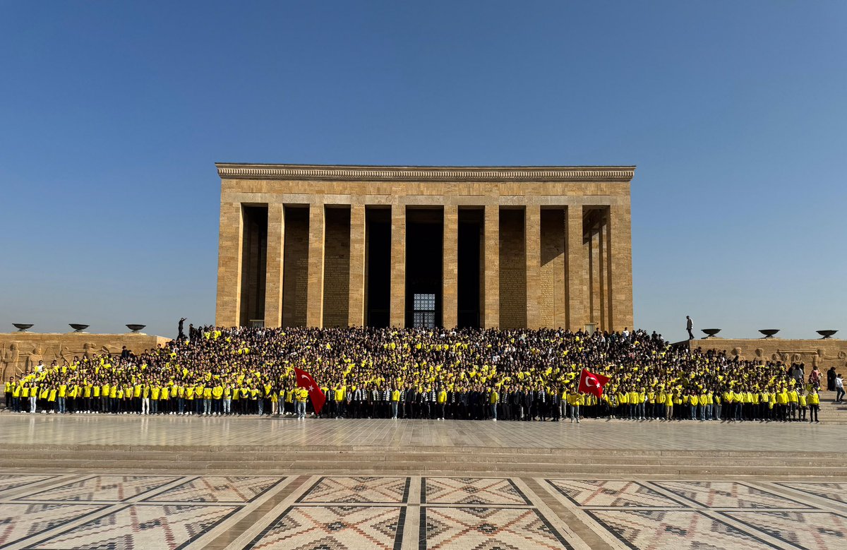 Fenerbahçe taraftarları bu sene de Anıtkabir'de olacak. 

Ülkenin farklı şehirlerinden Ünifeb oluşumuna bağlı Fenerbahçe taraftarları, Anıtkabir'e Atamızın huzuruna hareket ediyor. 
#1907ÜNİFEBAnıtkabirde