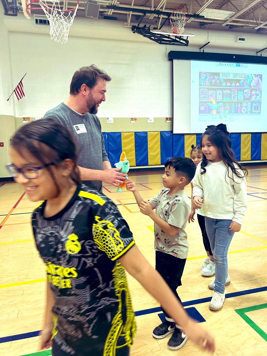 MrsInglat's tweet photo. Thanks to @PtoView we got to see author and illustrator Alex Willan today in action! What a fun experience! https://t.co/q4xEFCOj4U