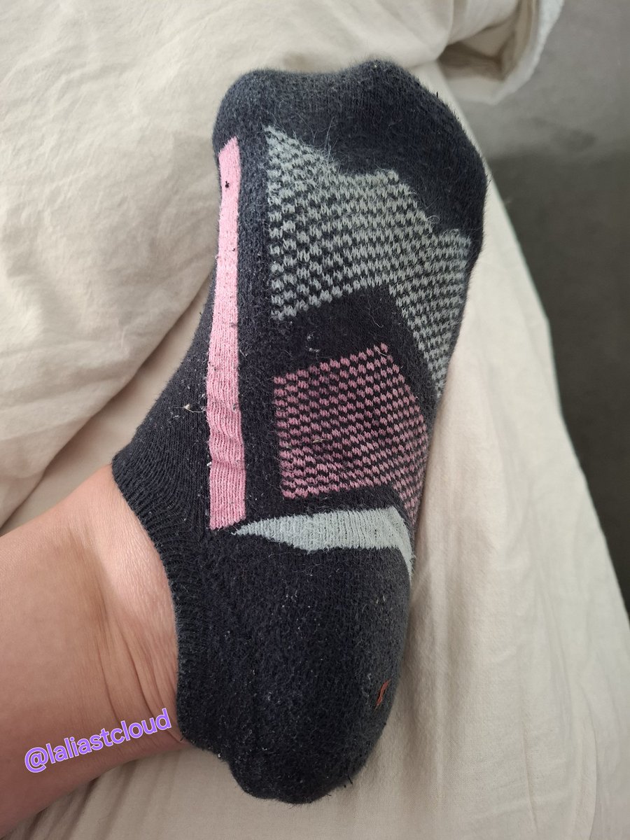 LaliaStCloud's tweet photo. Who wants them?
They're stinky! 😏
♡
Toes stinkyfeet feet footworship buyfeetpics stinkysocks buyingsocks sellingsocks https://t.co/XFH57R90La