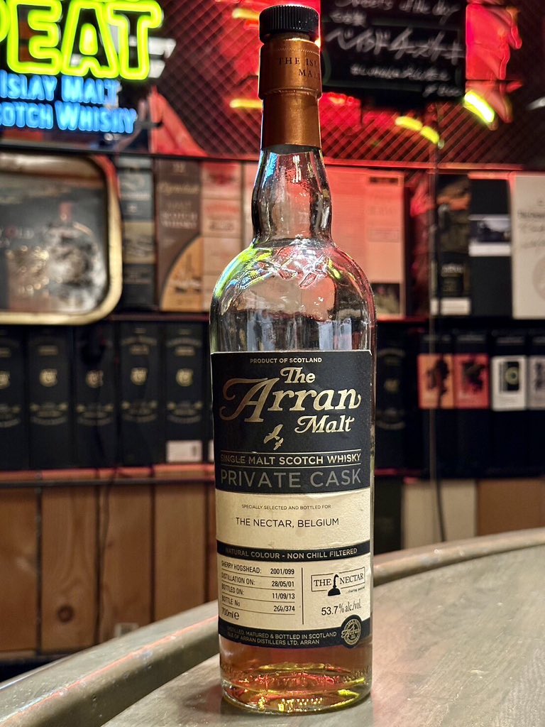 SANDYMAC2006's tweet photo. 11/9(土)17:00〜23:00

〜Whisky of the day〜

🏴󠁧󠁢󠁳󠁣󠁴󠁿ARRAN 12y
2001-2013
#2001/099
Sherry Hogshead 374 bottles 53.7%
for THE NECTAR 

ベルギーのボトラー『ネクター社』向けシングルカスクです。

☆本日も皆様のご来店をお待ちしております！

#神田bar 
#Kandawhisky
#ARRAN
#THENECTAR https://t.co/slHTi2HLY7