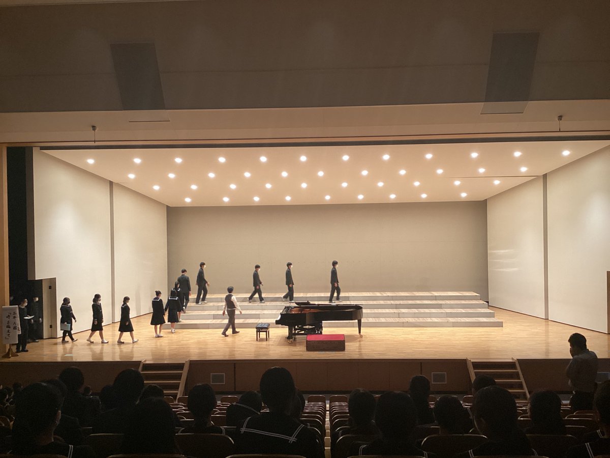 昨日は来週に控えた合唱祭に向けてのリハーサルを行いました🎶

本番を想定した動きや、立ち位置の確認をしました。
来週は素敵な歌声をハーモニーホールで響かせてくれることでしょう🎹🎵✨