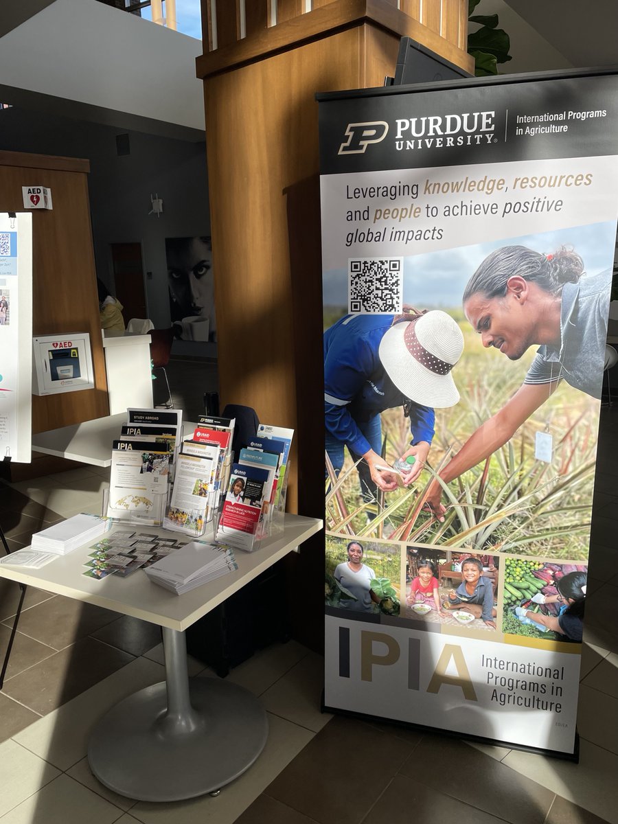 Leung_Lab's tweet image. It was a blast presenting my work on CBD & hemp use in dogs and learning about different nutrition, microbiology, and agriculture research in today's Global Perspectives on One Health event @LifeAtPurdue. The food at the event was excellent too! πΏπΆπ½π¦ π¨βπΎππ