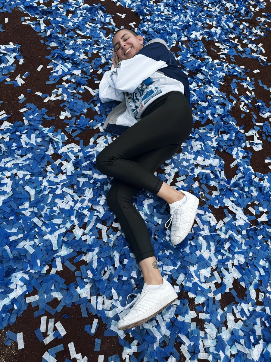 ballparksommer's tweet photo. good night world series trophy, and goodnight you 🥰💙⚾️ https://t.co/xIMPEX3SxW