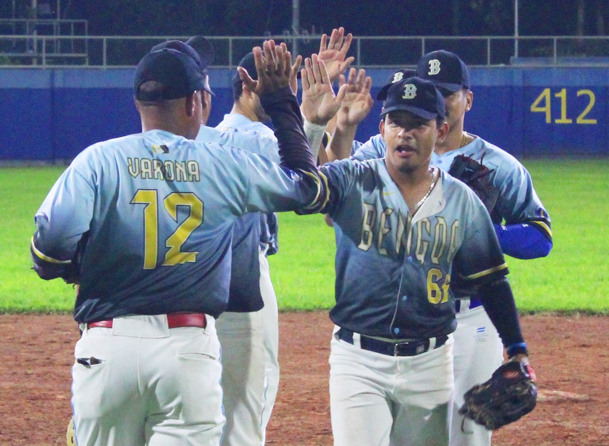 FedeBeis_SV's tweet photo. #TorneoNacional2024⚾🇸🇻
#Bengoa blanqueó en el primero de la gran final de la Copa @SCentersv 

 ✅ Se impusieron 5-0 a #Nacionales con otra gran actuación de Wilfredo Ramírez 

✅ Lee acá la reseña👇
https://t.co/cM024jIYVb https://t.co/Tdkvmnv36d