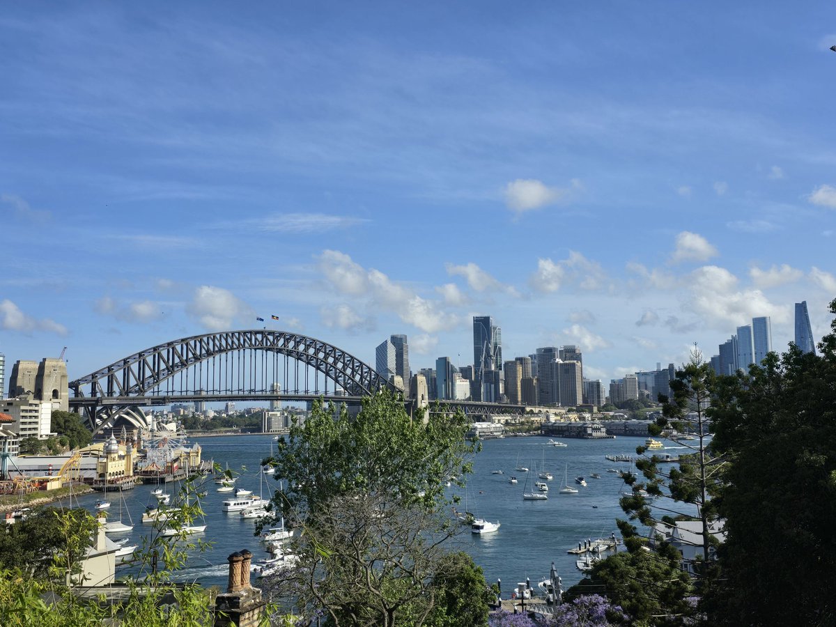 NikosLaios's tweet image. Having run 6 km, here running on my way back home.

#NaturePhotography #Springe #architecture #Sydneyharbour #Australia #poetic #running #MensHealth #milsonspoint