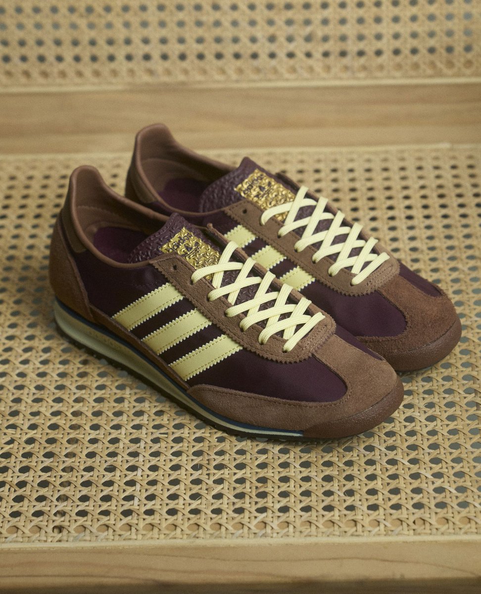 overkillshop's tweet photo. Autumn calls for brown- and burgundy-colored sneakers.⁠
⁠
adidas SL 72 OG W⁠
Size 42 - 44 * 99,00 €⁠
⁠
adidas Samba OG Made in Italy⁠
Size 37 1/3 - 41 1/3 * 349,00 €⁠
⁠
Shop here >> https://t.co/NtOSo1zWGE https://t.co/tXZMx5bxlN