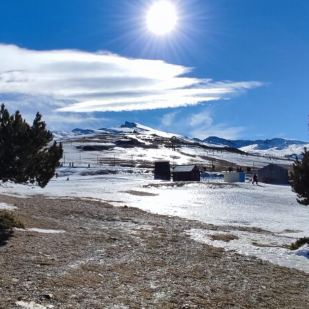 Sierra Nevada

Sierra Nevada - Hoya de la Mora

¡Descubre la majestuosidad de Sierra Nevada desde Hoya de la Mora! ⛰️❄...

Leer más: turismocamper.es/sierra-nevada/… 

#Aventura #Deportes #HoyadelaMora #Montaña #Naturaleza #Nieve #Senderismo #SierraNevada #Trineos