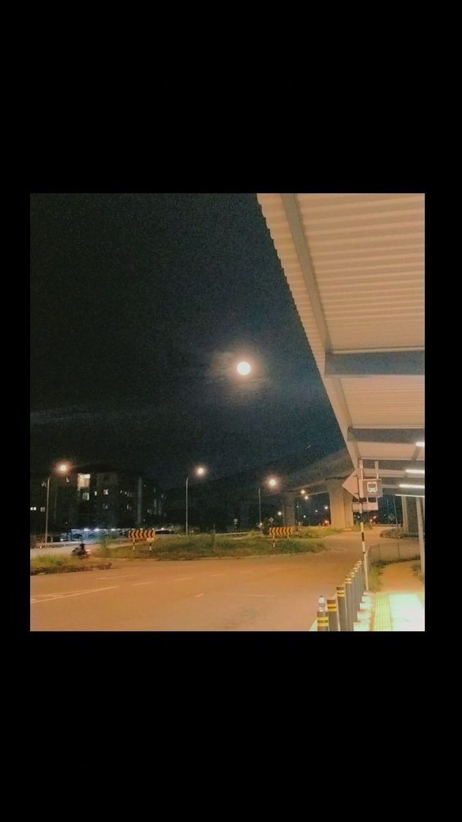Lychee152's tweet photo. Night Time Strit putugraper 🥂 https://t.co/USvGk9Qh9j
