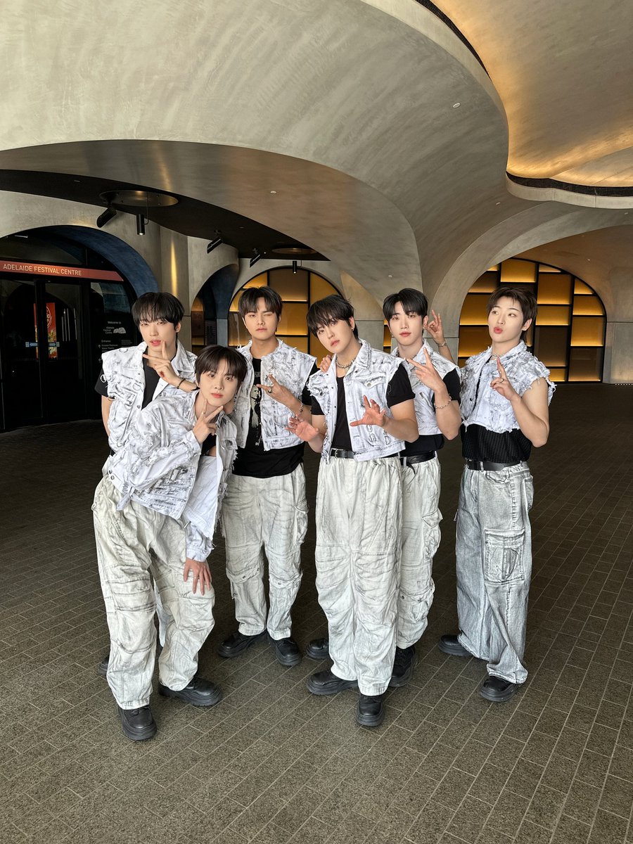 TheKingDom_GF's tweet photo. [👑]

241109 SEOUL VIBE

Thank you, Adelaide🖤

#TheKingDom #더킹덤 #TKD https://t.co/CX2BxrIzIO