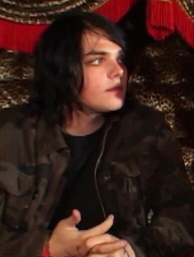 I hate pretty girls they make me emotional