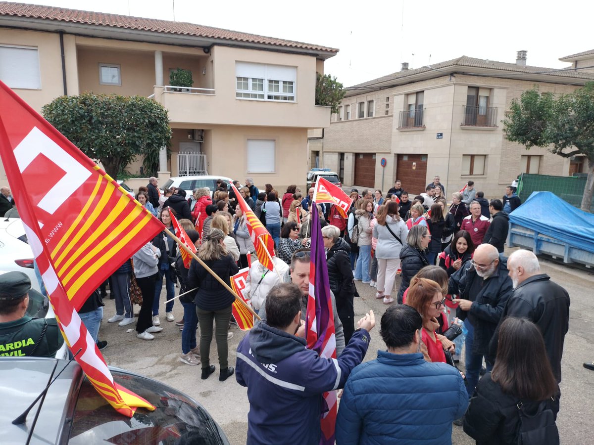 📍Las compañeras de Ti Automotive se manifiestan en defensa del empleo!
No a los despidos! 💥💥