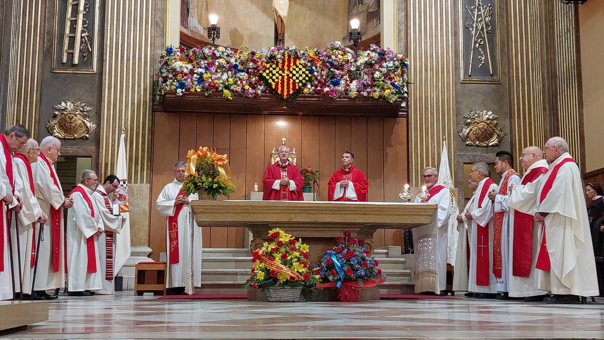 BisbatUrgell's tweet image. La #devoció al #SantCristBalaguer es manifesta amb tota la seva energia en aquest dia tant senyalat a la #Noguera. #MonsVives #MonsSerrano #juntsfemcamí