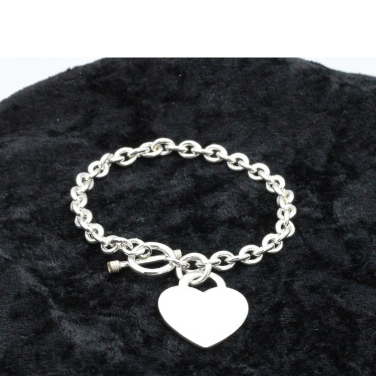 SilverLadyGB's tweet photo. Hello to all my lovely Customers, We have a choice of Heart and Key or single Heart Bracelets , also we have a Beautiful Filigree puffed heart pendant on chain, Delicately crafted and some Lovely puffed Heart Drop Earrings. These are available in store and on line too !  Jane x https://t.co/stePbPMAcm