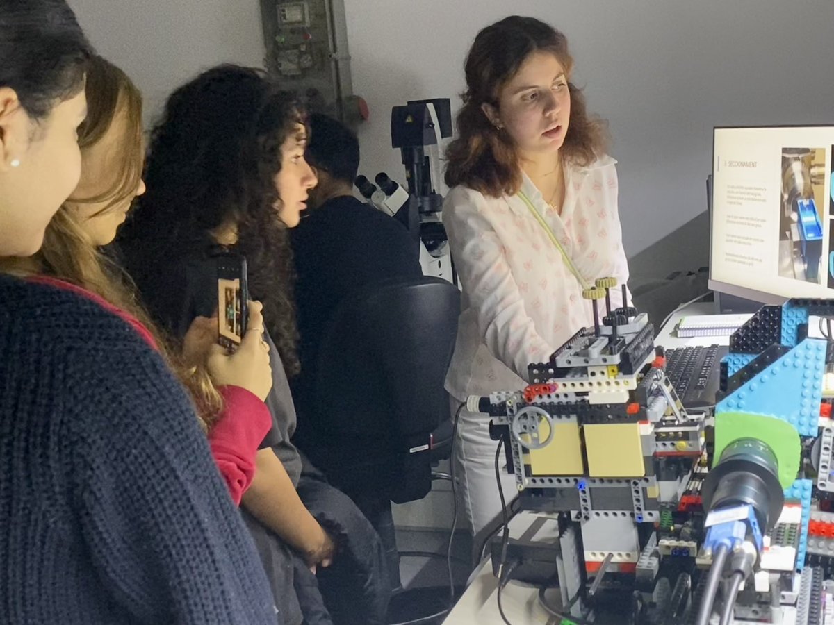 En el marc de la #sc24, visitem l’<a href="/irblleida/">Fundació Roc Pifarre</a> amb l’alumnat de 1r de Batxillerat A per tal d’aprendre el funcionament del microscopi electrònic, del de fluorescència i altres. #microscopielectronic