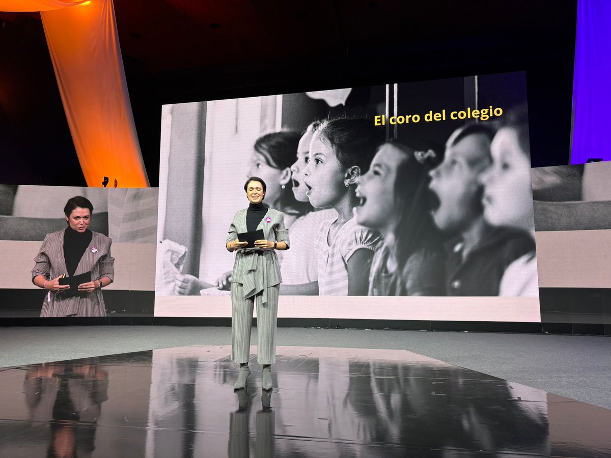 ecatolicas's tweet photo. "Liderazgo es ayudar a las personas a cambiar su mundo interno de valores"
María Guerrero en #EducarTransformaEC
#SerEstarEducar https://t.co/jIA9itRF6b