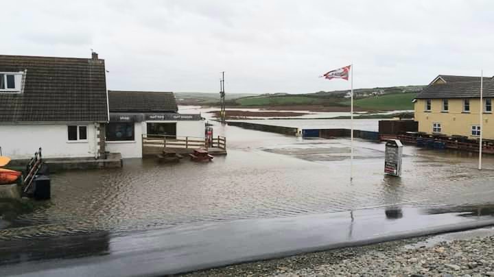 cbarterdavies's tweet photo. The Duke of Edinburgh pub at Newgale #Pembrokeshire 🏴󠁧󠁢󠁷󠁬󠁳󠁿 flooded on 9th November 2018 💦 Not from the sea  🌊 but from Brandy Brook #MyPhotos 📸 https://t.co/Rp5XGU2vsD