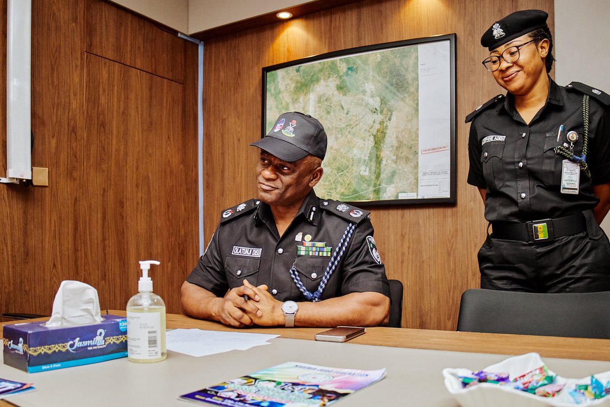 emstudios_ng's tweet photo. Synergy 🤝

Hon. Bitrus Lawrence Garki
Mandate Secretary (commissioner), first visit to FCT Command and by extension congratulate the new commissioner of police FCT, CP Olatunji Rilwan Disu, PSC.

©️https://t.co/BOMP2XZ0y3 https://t.co/tpEzMTpciL
