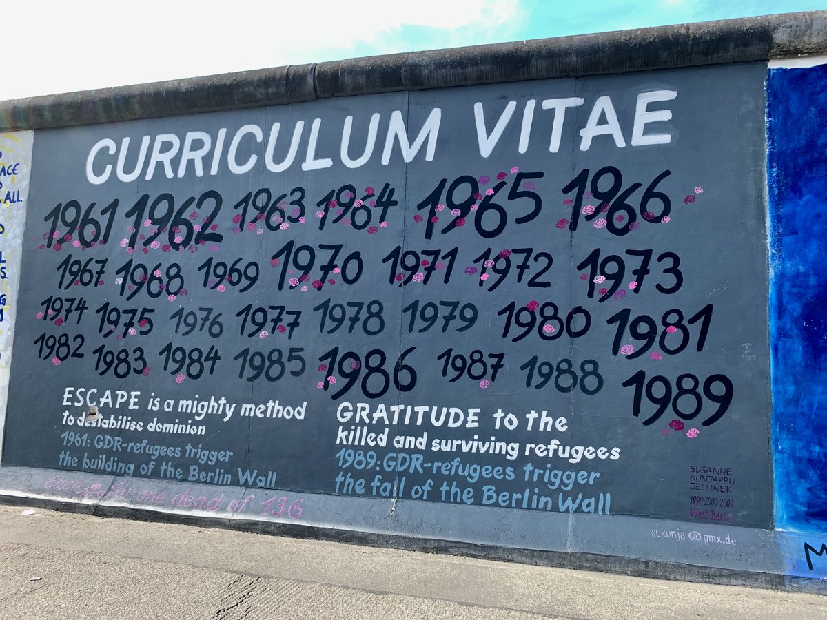 Ve_Bouchard's tweet photo. Pink Floyd - Another Brick In The Wall (Fall Of The Berlin Wall 09. Nove... https://t.co/cPEyoHGjpI via @YouTube #Berlin https://t.co/qNfTqyTBOR