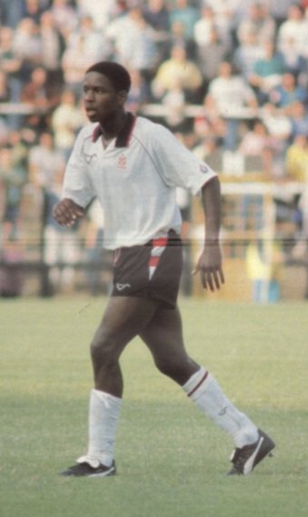 Happy 53rd Birthday to Udo Onwere, who made 102 appearances in all competitions for Fulham FC, during the 1990s.

#FFC