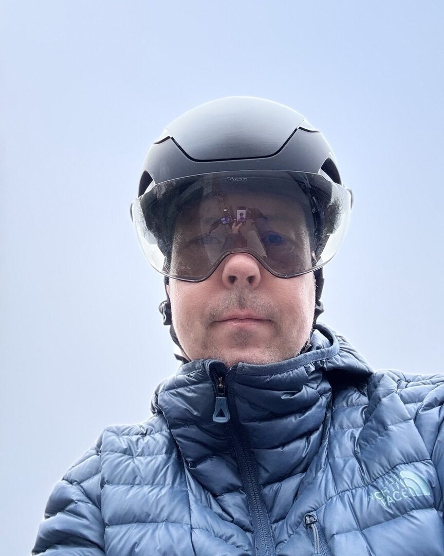 Klaar voor elke rit, ongeacht het weer! 🚴‍♂️💨 #SafetyGuy#AlwaysProtected #FietsVeilig #TheNorthFace #AlpinaHelm instagr.am/p/DCJajgvtBQh/