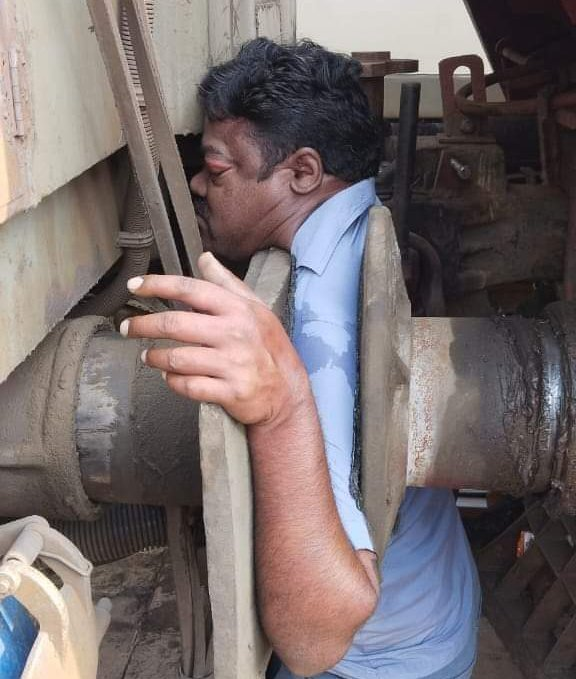 यह दुर्घटना नही, यह हत्या है और इस हत्या का जिम्मेदार भारत का रेलमंत्री है!!