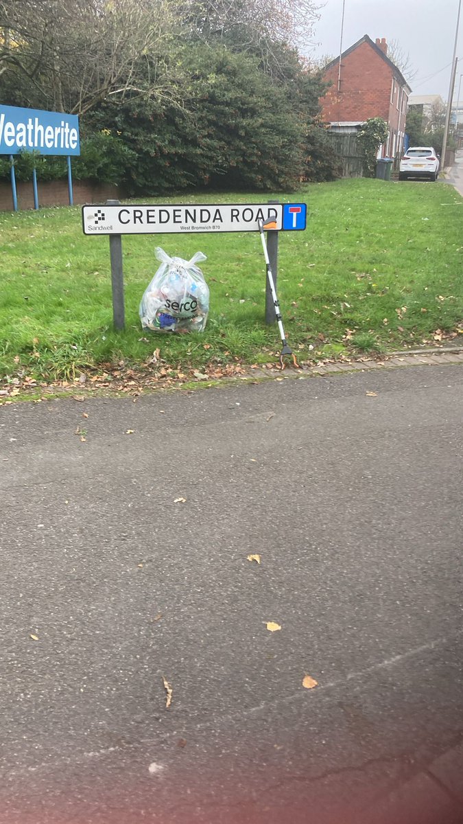 Litterwatch1's tweet image. Chris spent his morning litter picking from #WestBromwich to #Oldbury, collecting 7 bags of litter and hitting his daily step goal. After all that hard work, he treated himself to a well-deserved breakfast at McDonald&apos;s. #volunteers #litterpicking #Sandwell